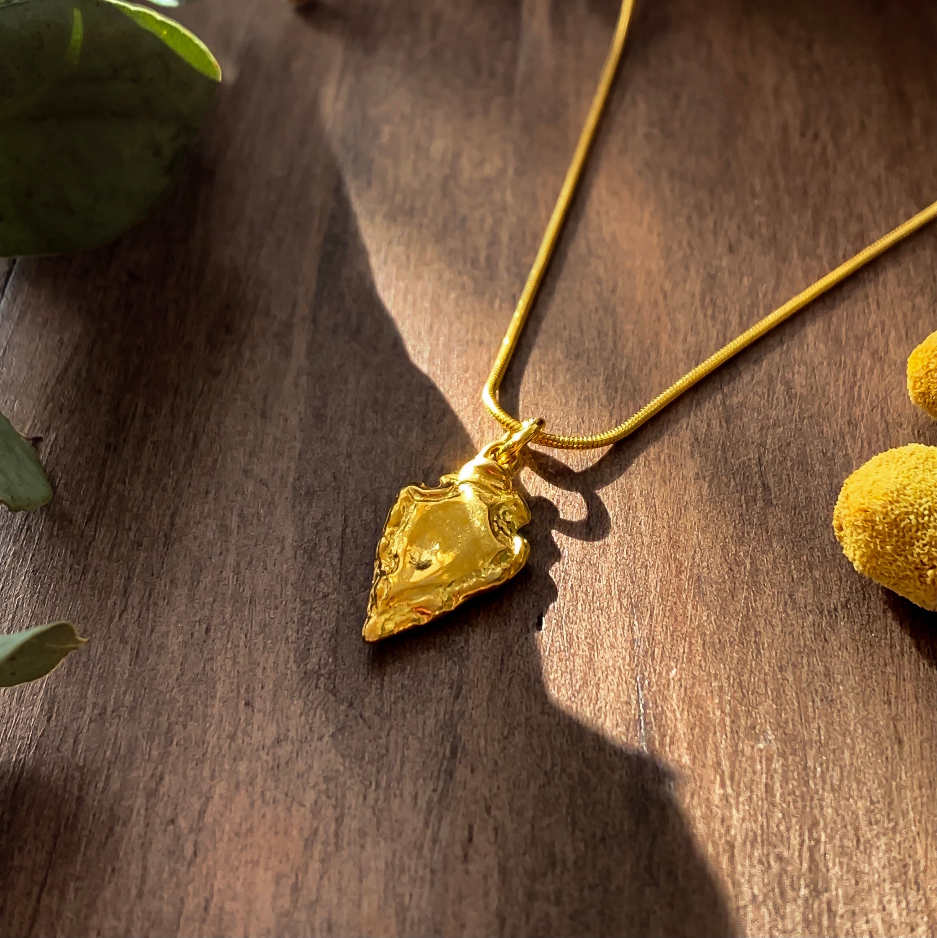 Arra - Gold Necklace with Arrow Pendant Charm